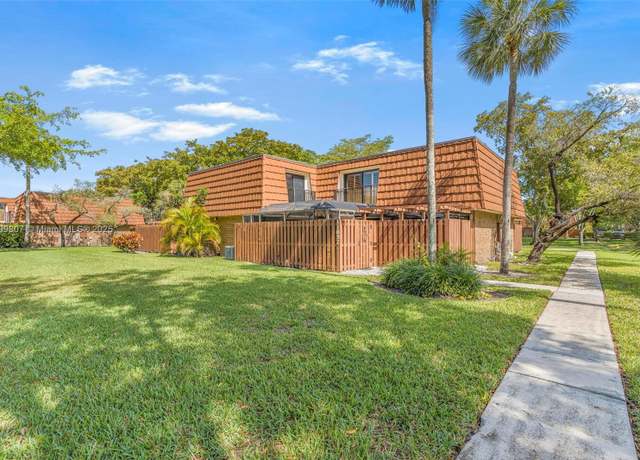 Property at 11852 SW 9th Ct, Davie, FL 33325, 3 beds, 2.5 baths