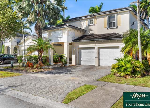 Property at 3641 NE 4th St, Homestead, FL 33033, 5 beds, 2.5 baths