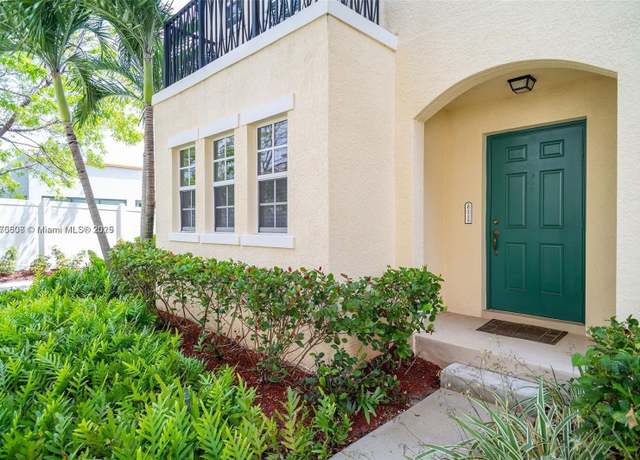 Property at 611 SW 1st Ter #611, Pompano Beach, FL 33060, 3 beds, 3.5 baths