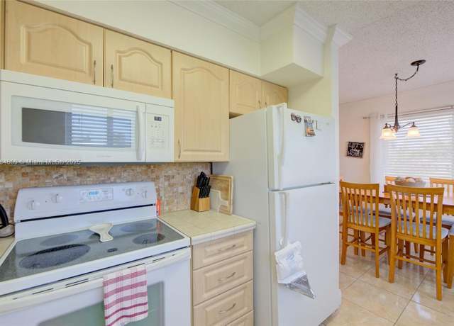 Property at 920 SW 10th Ter Unit 12AR, Hallandale Beach, FL 33009, 2 beds, 1 bath