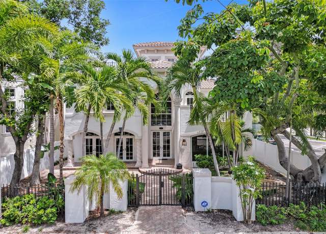 Property at 827 SE 2nd Ct, Fort Lauderdale, FL 33301, 4 beds, 4.5 baths