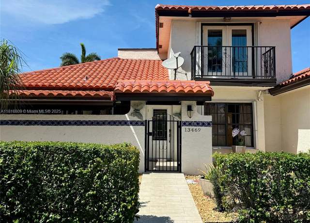 Property at 13469 Fountain View Blvd, Wellington, FL 33414, 3 beds, 2 baths