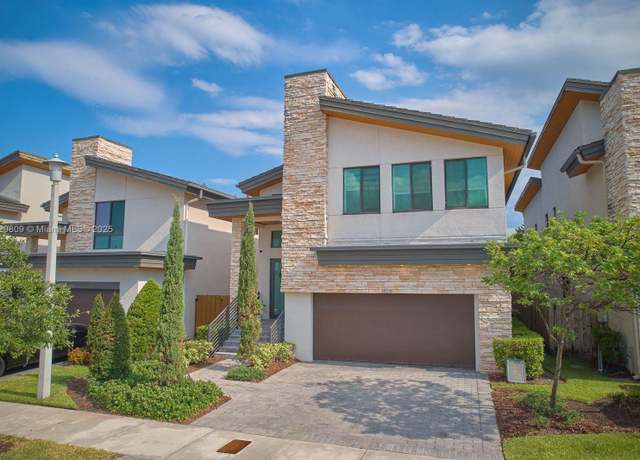 Property at 10218 NW 76th Ter, Doral, FL 33178, 4 beds, 3.5 baths
