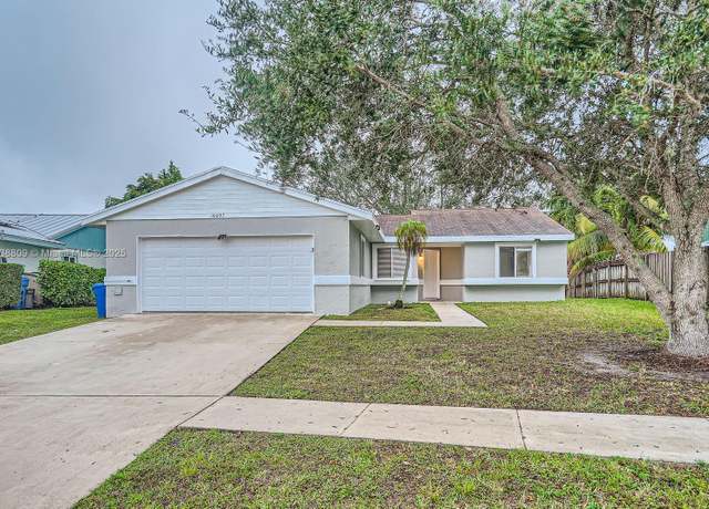 Property at 10897 Grandview Ct, Royal Palm Beach, FL 33411, 3 beds, 2 baths