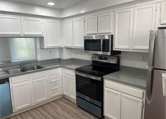 Property at 8735 Ramblewood Dr #413, Coral Springs, FL 33071, 1 bed, 1.5 baths