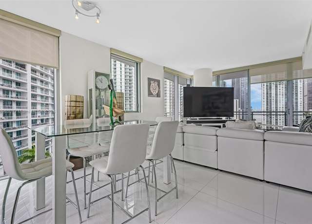 Property at 92 SW 3rd St #1710, Miami, FL 33130, 2 beds, 2.5 baths