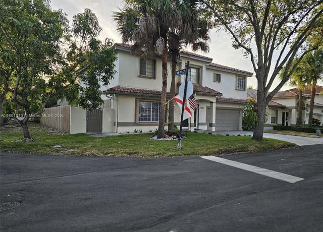 Property at 19110 NW 88th Ct, Hialeah, FL 33018, 4 beds, 3 baths