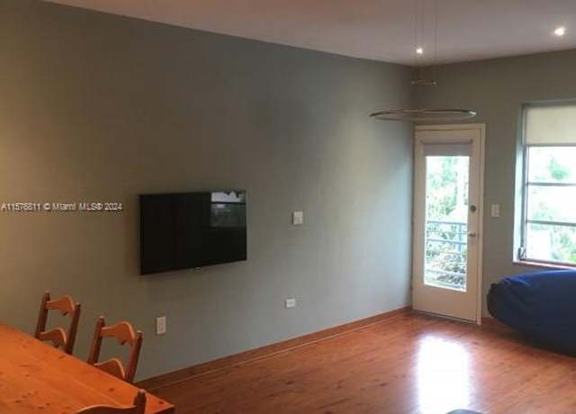 Property at 4720 Pine Tree Dr #17, Miami Beach, FL 33140, 1 bed, 1 bath
