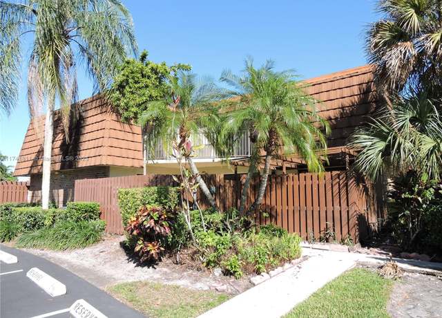 Property at 1316 SW 118th Ter #1316, Davie, FL 33325, 3 beds, 2.5 baths