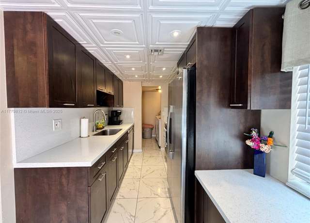 Property at 11236 SW 11 St, Pembroke Pines, FL 33025, 2 beds, 2.5 baths