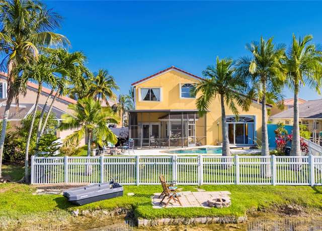 Property at 1060 NW 192nd Ave, Pembroke Pines, FL 33029, 4 beds, 3 baths