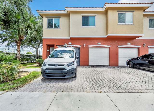 Property at 3340 Palomino Dr Unit 211-2, Davie, FL 33024, 3 beds, 2 baths