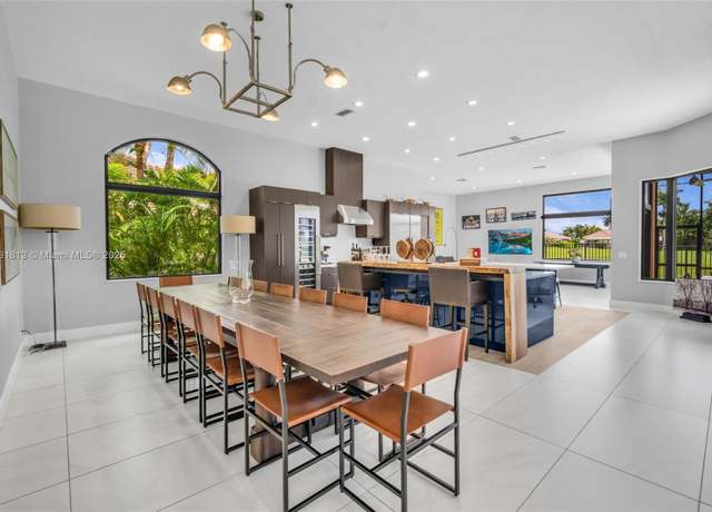Property at 2583 Mayfair Ln, Weston, FL 33327, 5 beds, 4 baths