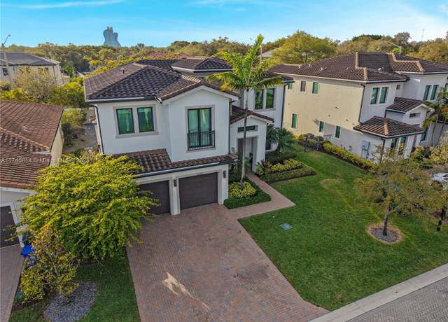 Property at 5649 W Brookfield Cir W, Hollywood, FL 33312, 5 beds, 4.5 baths