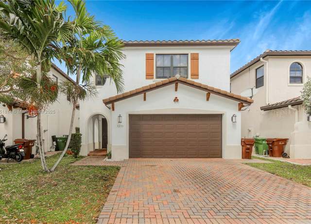 Property at 3293 W 98th Pl, Hialeah, FL 33018, 5 beds, 3 baths