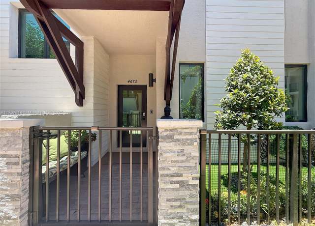 Property at 4672 NW 83rd Pkwy, Doral, FL 33166, 3 beds, 3.5 baths
