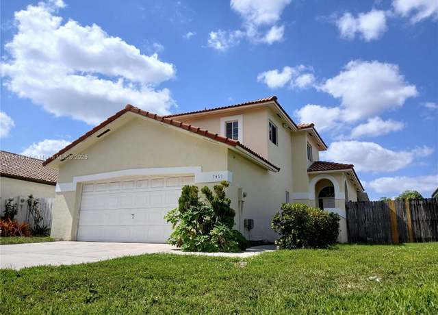 Property at 7467 NW 169th Ln, Hialeah, FL 33015, 3 beds, 2.5 baths