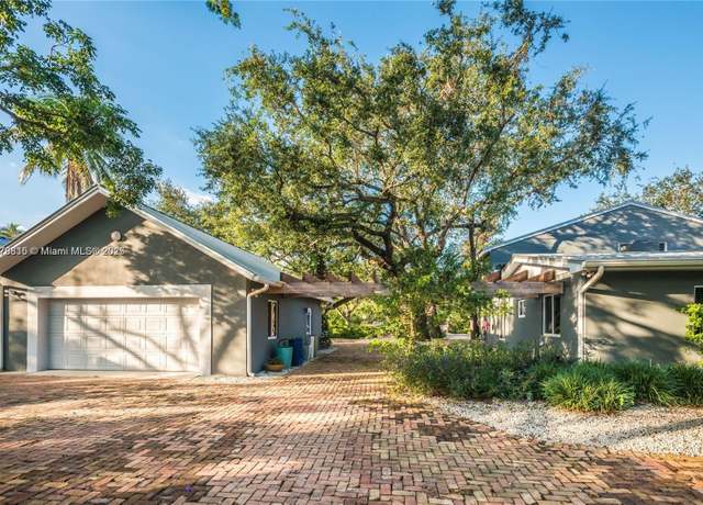 Property at 9737 SW 98th St, Miami, FL 33176, 4 beds, 4.5 baths