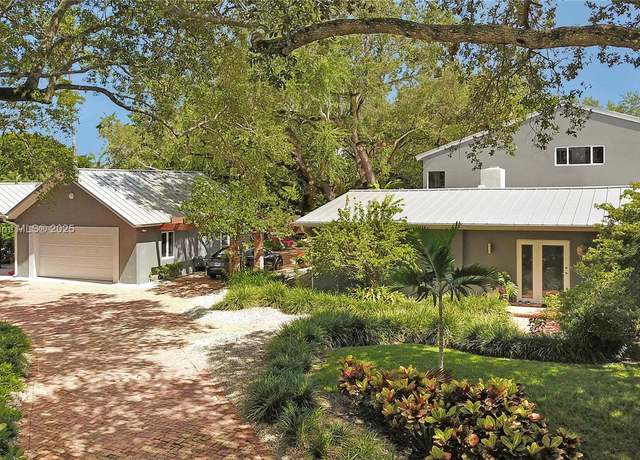 Property at 9737 SW 98th St, Miami, FL 33176, 4 beds, 4.5 baths