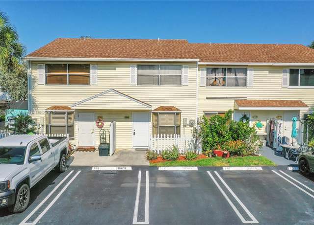 Property at 2699 NE 15th St, Pompano Beach, FL 33062, 2 beds, 2.5 baths