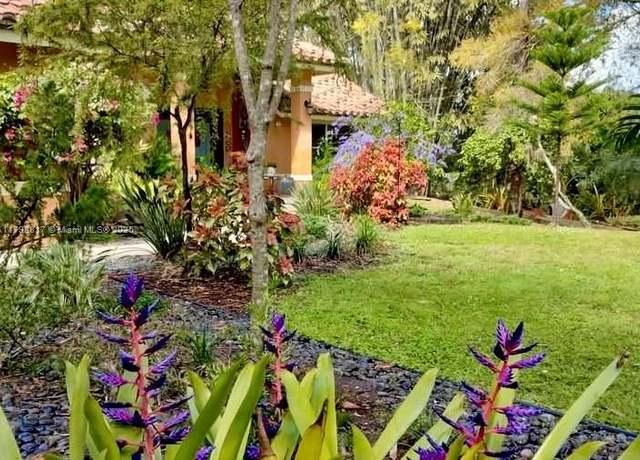 Property at 95 E Westwood Cir E, West Palm Beach, FL 33411, 4 beds, 2.5 baths