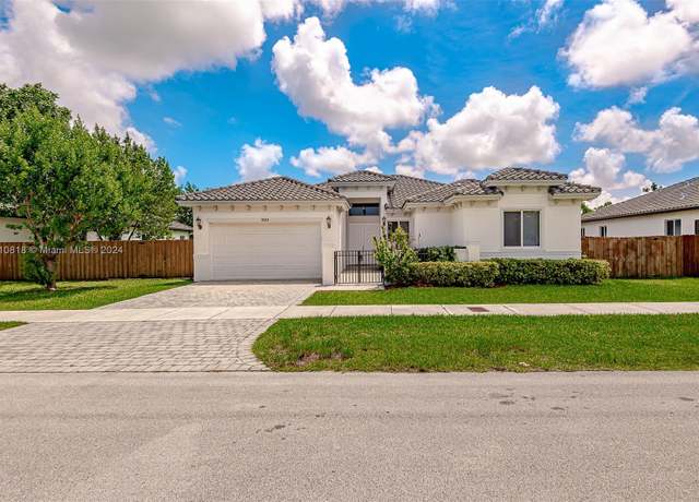 Property at 9334 SW 173rd Ter, Palmetto Bay, FL 33157, 4 beds, 3.5 baths