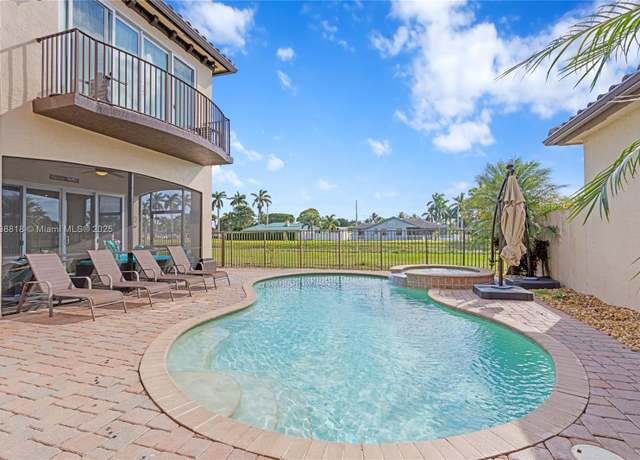 Property at 4102 Artesa Dr, Boynton Beach, FL 33436, 5 beds, 4 baths