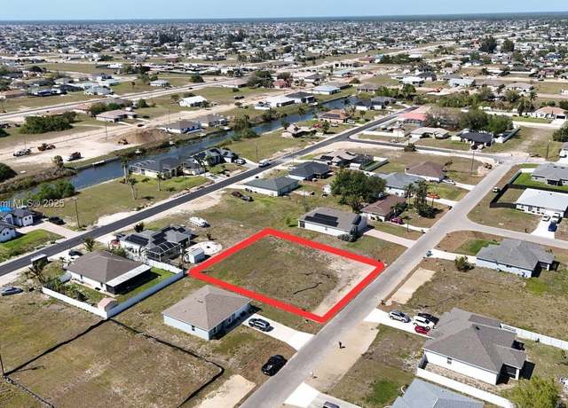 Property at 1404 NE 9th Pl, Cape Coral, FL 33909