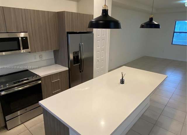 Property at 10455 NW 82nd St #33, Doral, FL 33178, 3 beds, 2 baths
