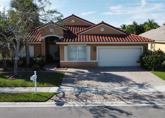 Property at 760 SW 190th Ave, Pembroke Pines, FL 33029, 5 beds, 3 baths