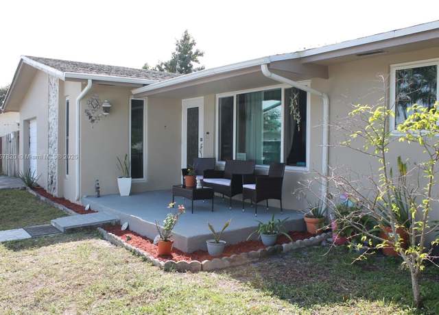 Property at 1910 SW 98th Ter, Miramar, FL 33025, 4 beds, 2 baths