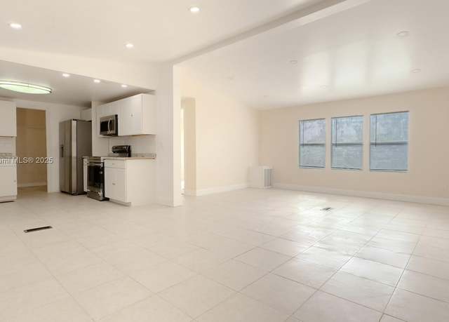 Property at 730 NW 214th Ave, Pembroke Pines, FL 33029, 3 beds, 2 baths