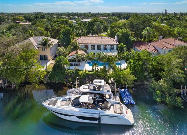Property at 284 Las Brisas Ct, Coral Gables, FL 33143, 5 beds, 4.5 baths