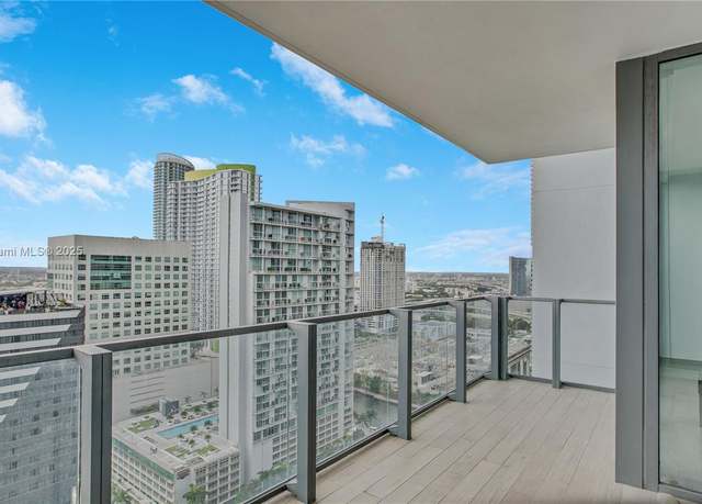 Property at 88 SW 7th St #2208, Miami, FL 33130, 1 bed, 1.5 baths