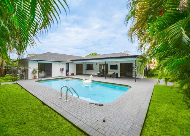 Property at 13526 Jonquil Pl, Wellington, FL 33414, 5 beds, 3 baths