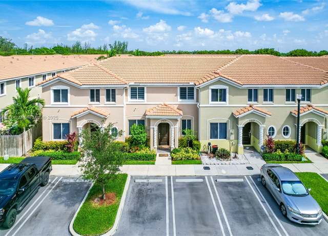 Property at 2431 SE 10th Ct, Homestead, FL 33035, 3 beds, 2.5 baths