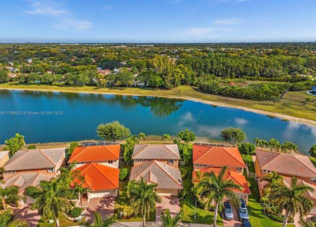 Property at 4425 Banyan Trails Dr, Coconut Creek, FL 33073, 4 beds, 3 baths