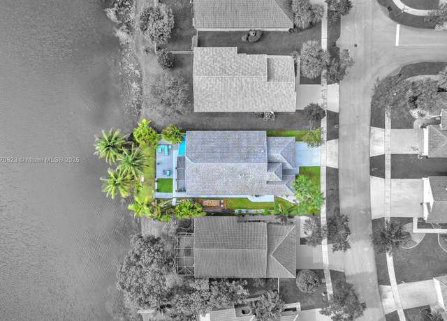 Property at 214 SW 180th Ave, Pembroke Pines, FL 33029, 4 beds, 3 baths