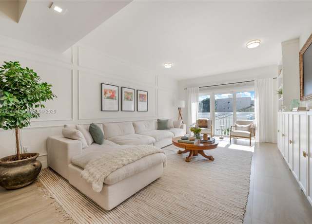 Property at 120 Salamanca Ave Unit 3B, Coral Gables, FL 33134, 2 beds, 2.5 baths