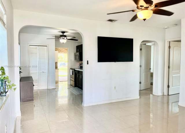 Property at 3135 SW 64th Ave, Miami, FL 33155, 3 beds, 3 baths