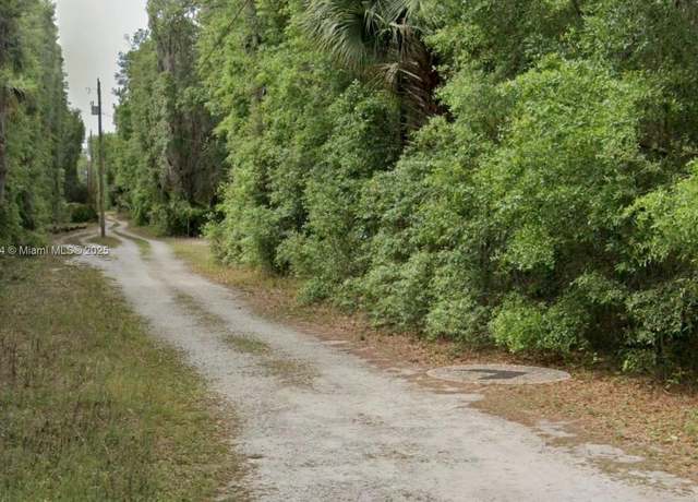 Property at 16400 NE 138th Ct, FL 32134