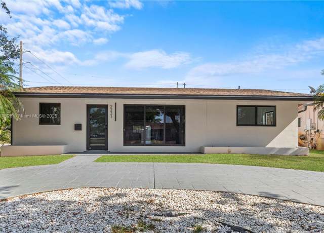 Property at 2231 N 49th Ave, Hollywood, FL 33021, 4 beds, 3.5 baths