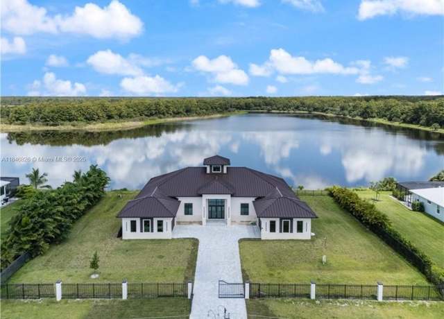 Property at 35XX Everglades Blvd, Naples, FL 34120, 4 beds, 5 baths