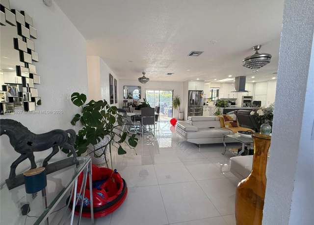 Property at 28102 SW 158th Ct, Homestead, FL 33033, 4 beds, 2 baths