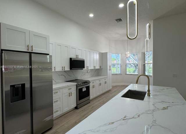 Property at 7020 Demedici Cir, Delray Beach, FL 33446, 2 beds, 2 baths