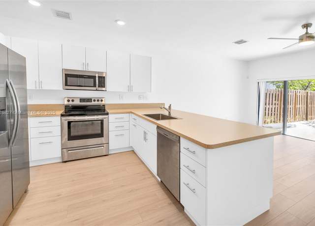 Property at 11854 SW 246th Ln, Homestead, FL 33032, 3 beds, 2.5 baths