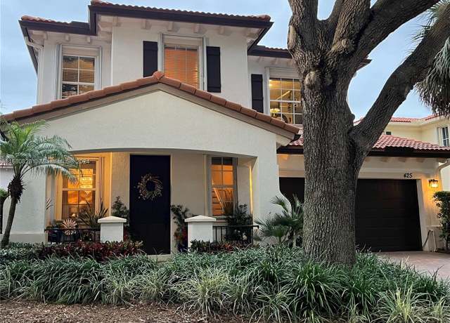 Property at 425 Pumpkin Dr, Palm Beach Gardens, FL 33410, 3 beds, 2.5 baths