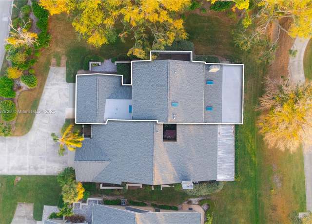 Property at 3401 Avenida Madera Unit B, Bradenton, FL 34210, 5 beds, 3 baths