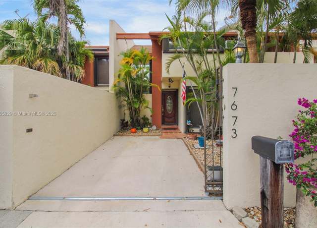 Property at 7673 SW 103rd Pl, Miami, FL 33173, 3 beds, 2.5 baths