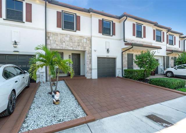 Property at 10269 W 32nd Ln, Hialeah, FL 33018, 3 beds, 2.5 baths